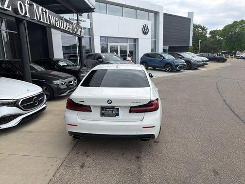 Alpine White 2021 BMW 530 i xDrive