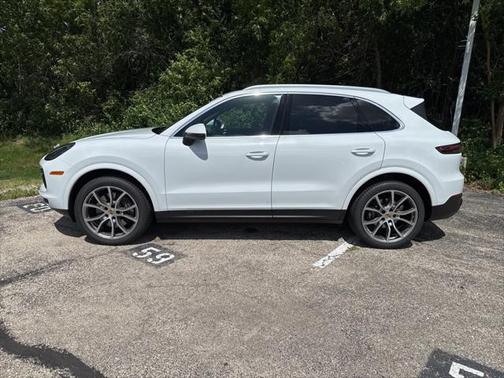 2022 Porsche Cayenne Base