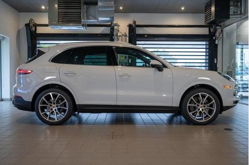 2022 Porsche Cayenne Base
