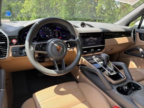 2022 Porsche Cayenne Base