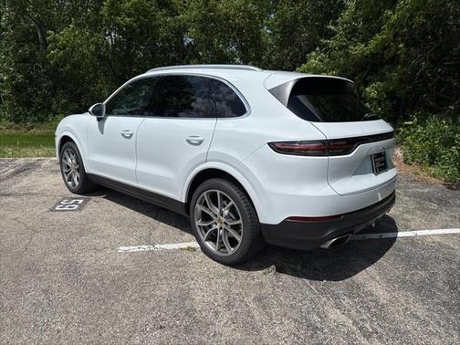 2022 Porsche Cayenne Base