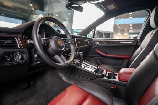 2022 Porsche Macan Base