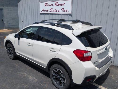Crystal White Pearl 2016 Subaru Crosstrek 2.0i Limited