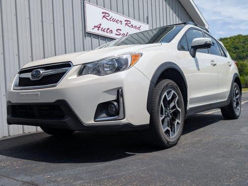 Crystal White Pearl 2016 Subaru Crosstrek 2.0i Limited