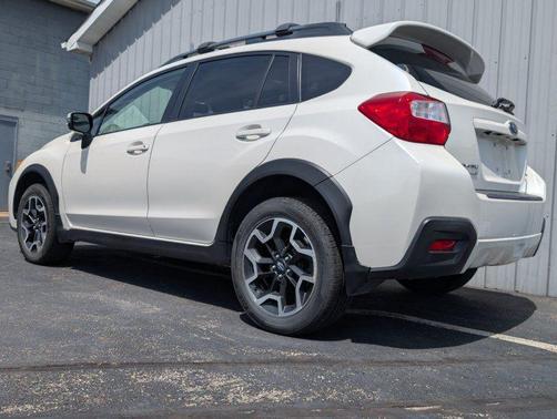 Crystal White Pearl 2016 Subaru Crosstrek 2.0i Limited