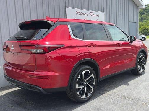 Red 2022 Mitsubishi Outlander ES