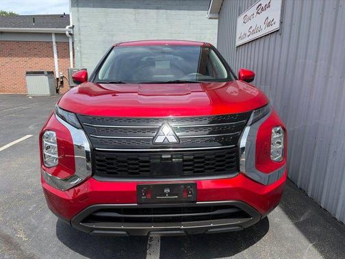 Red 2022 Mitsubishi Outlander ES
