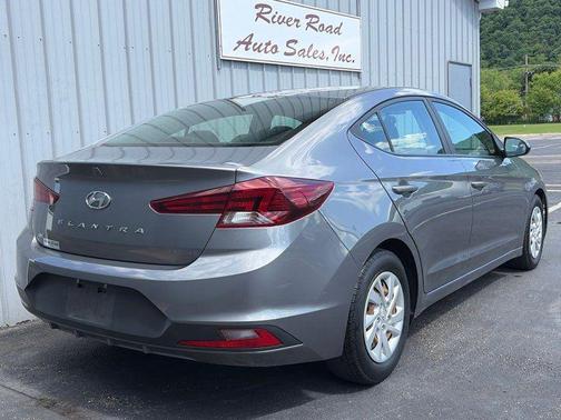 Machine Gray 2019 Hyundai ELANTRA SE