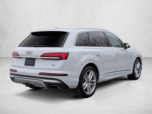 2025 Audi Q7 55 Premium Plus