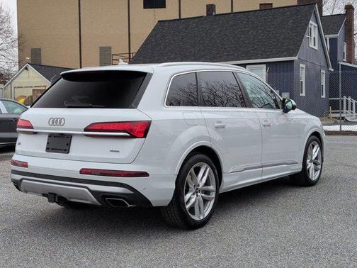 2025 Audi Q7 55 Premium Plus