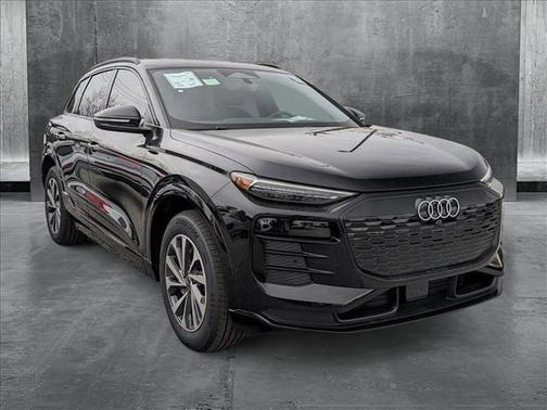 2025 Audi Q6 e-tron Premium Plus quattro