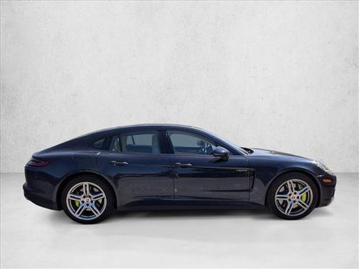 2018 Porsche Panamera 4