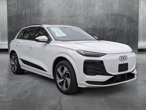 2025 Audi Q6 e-tron Premium Plus quattro