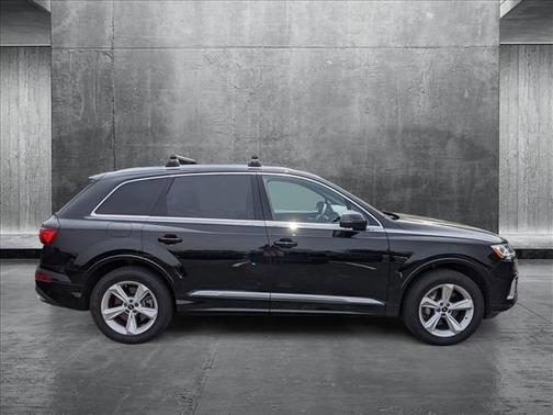 2022 Audi Q7 45 Premium Plus