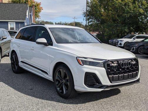 2025 Audi Q7 55 Premium Plus