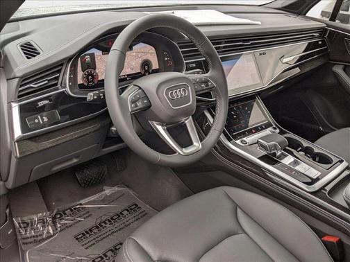 2025 Audi Q7 55 Premium Plus