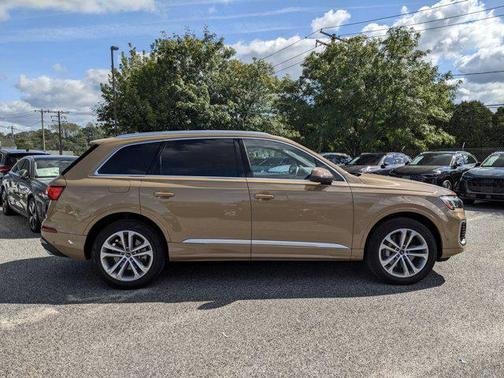 2025 Audi Q7 45 Premium Plus
