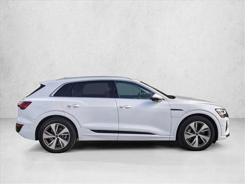 2024 Audi Q8 e-tron Premium Plus
