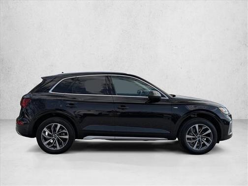 Mythos Black Metallic 2023 Audi Q5 45 S line Premium