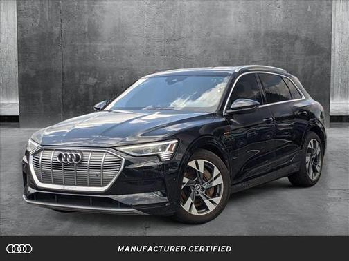 2022 Audi e-tron Premium Plus