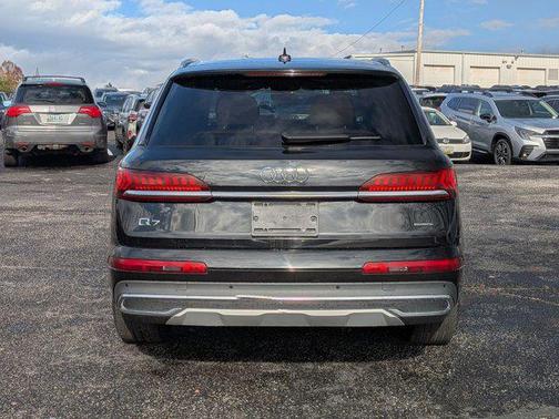 2023 Audi Q7 45 Premium