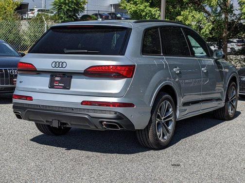 2025 Audi Q7 45 Premium Plus