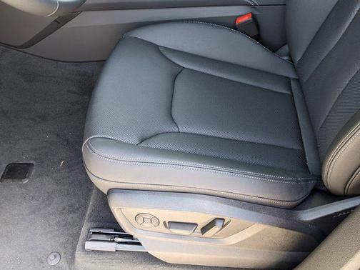 2025 Audi Q7 45 Premium Plus