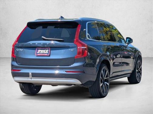 2022 Volvo XC90 T6 Momentum