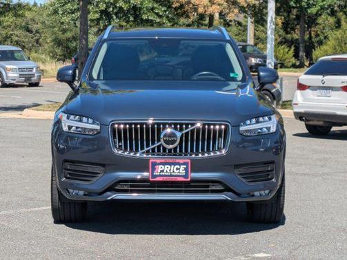 2022 Volvo XC90 T6 Momentum