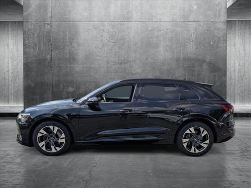 2022 Audi e-tron Premium