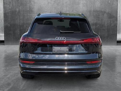 2022 Audi e-tron Premium