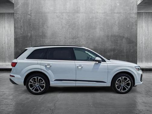 2025 Audi Q7 45 Premium Plus