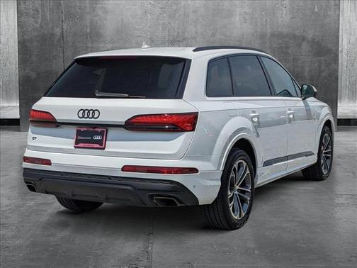 2025 Audi Q7 45 Premium Plus
