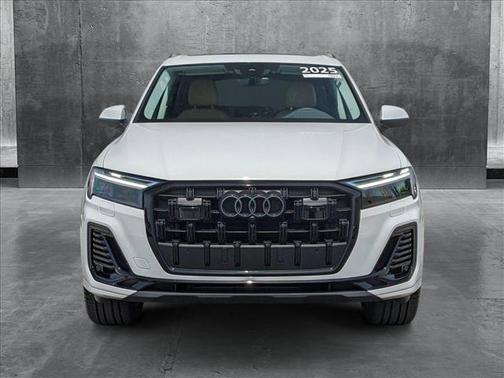 2025 Audi Q7 45 Premium Plus