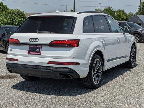 2025 Audi Q7 45 Premium Plus