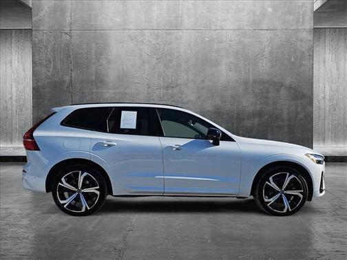 2022 Volvo XC60 Recharge Plug-In Hybrid T8 R-Design