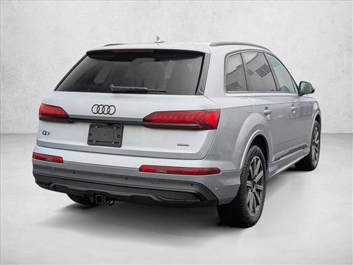 2024 Audi Q7 45 Premium Plus