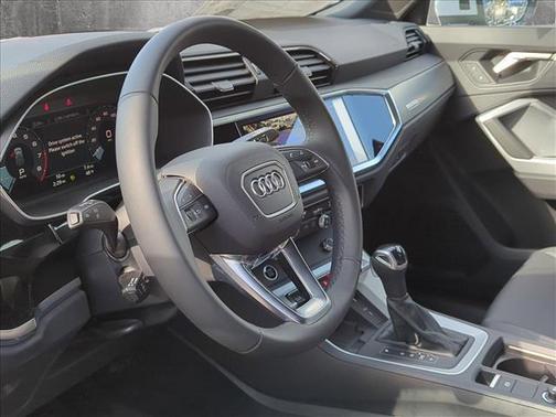 2024 Audi Q3 Premium 45 TFSI S line quattro Tiptronic