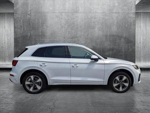 2022 Audi Q5 40 Premium Plus