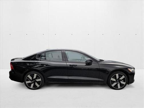 2025 Volvo S60 Plug-In Hybrid T8 Plus