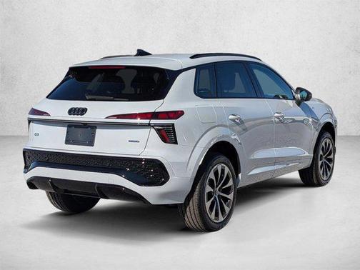 Glacier White Metallic 2026 Audi Q3 TFSI quattro S tronic