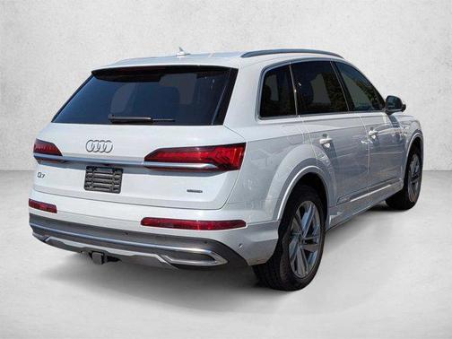 Glacier White Metallic 2023 Audi Q7 55 Premium Plus