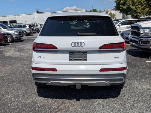 Glacier White Metallic 2023 Audi Q7 55 Premium Plus