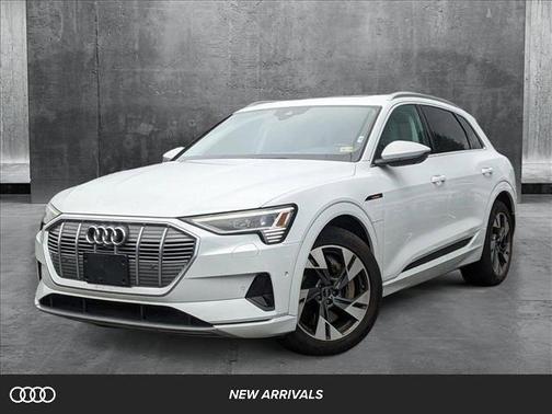 2022 Audi e-tron Premium Plus