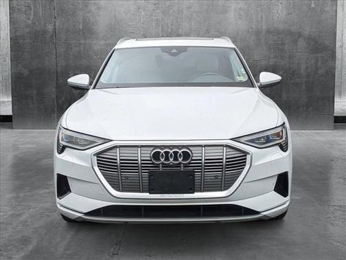 2022 Audi e-tron Premium Plus