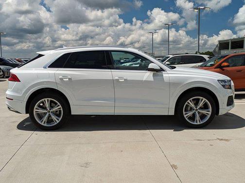 2022 Audi Q8 55 Premium Plus