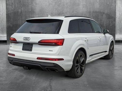 2025 Audi Q7 55 Premium Plus