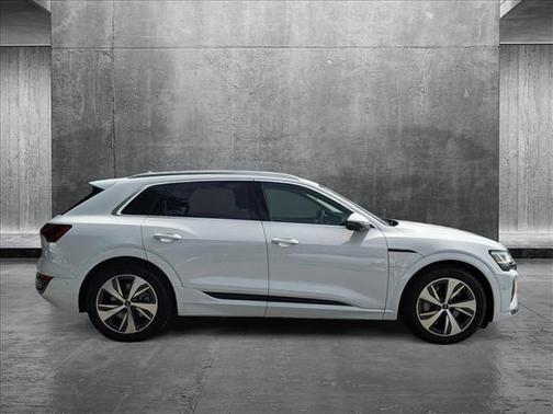 2024 Audi Q8 e-tron Premium Plus