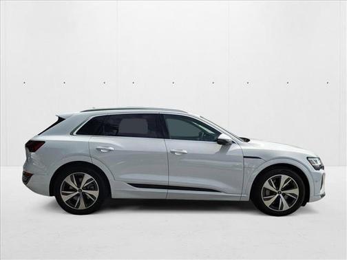 2024 Audi Q8 e-tron Premium Plus