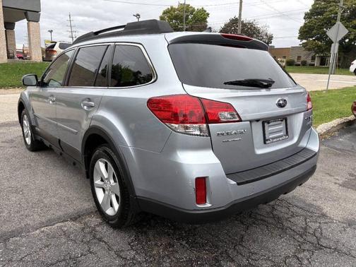 Ice Silver Metallic 2014 Subaru Outback 2.5i Premium
